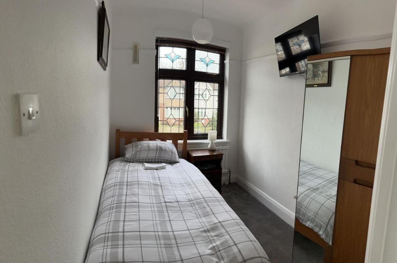 Amazing And Romantic O2 Arena 4 Bedrooms House Free Parking 런던 외부 사진