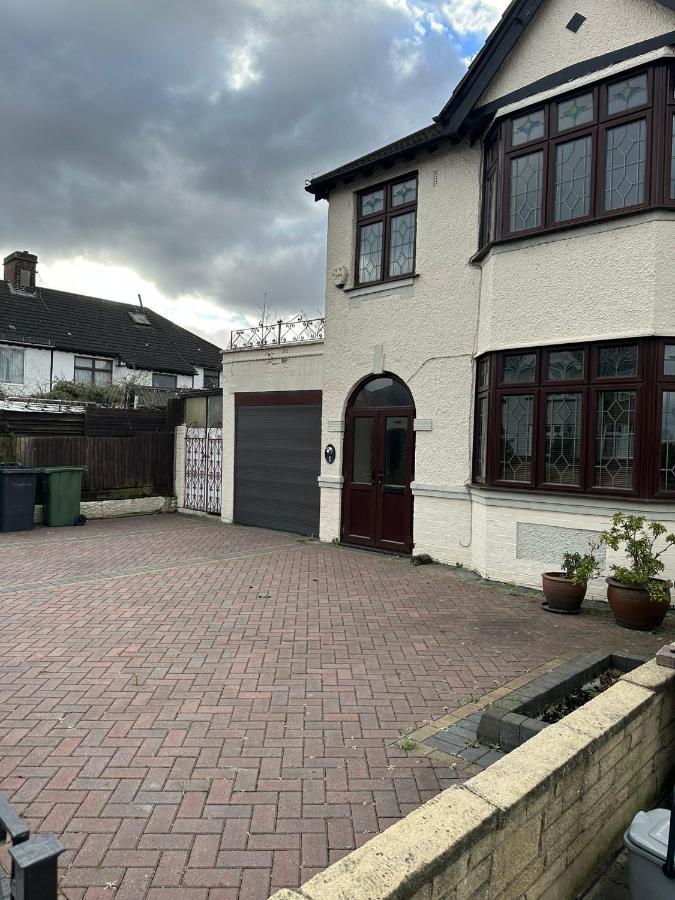 Amazing And Romantic O2 Arena 4 Bedrooms House Free Parking 런던 외부 사진